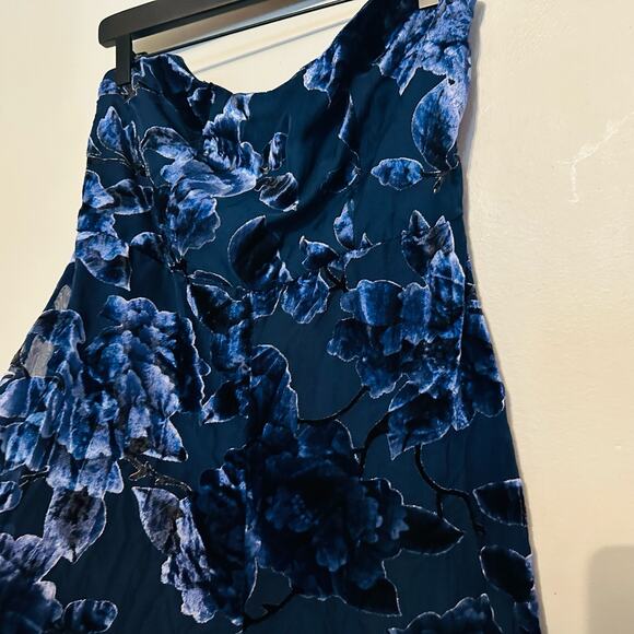 HUTCH Blue Floral Velvet Burnout Strapless Neckline Sonnie Jumpsuit Size 6 - Picture 8 of 9